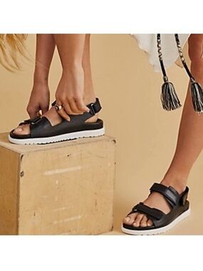 Free People New Moon Sandals Sz 38 US 8 Black Leather Strappy Boho Shoes